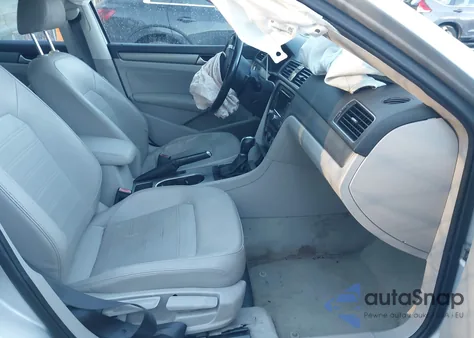 2015 Volkswagen Passat 1.8T Se z USA, uszkodzony, nr VIN 1VWBS7A33FC009297